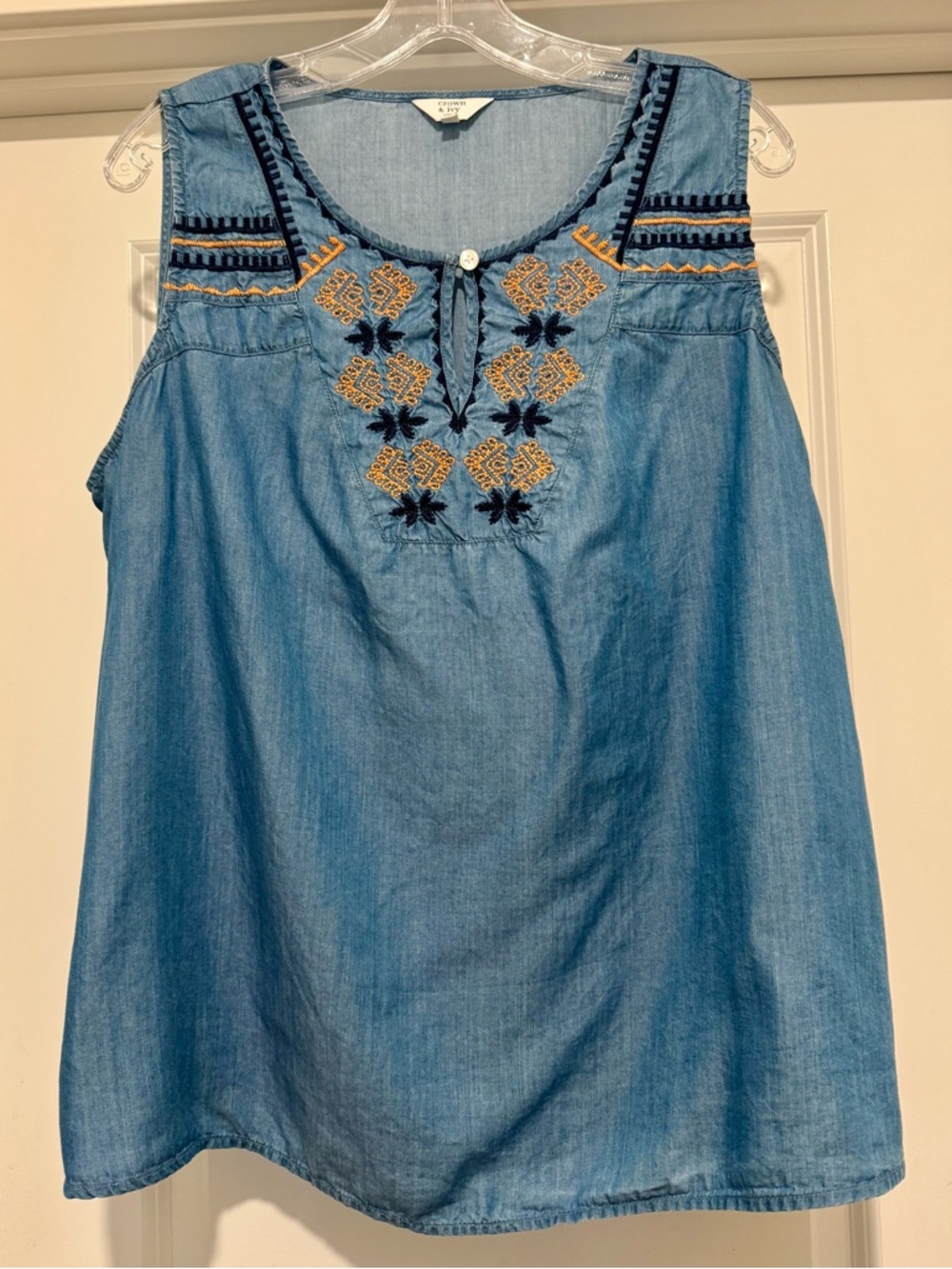 crown & ivy Blue Chambray Sleeveless Tank‎ with Navy & Gold Embroidery EUC 2X